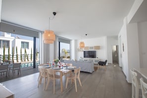 Villa, 4 chambres, piscine privée, vue jardin | Équipements de la chambre