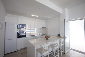 Villa, 4 Schlafzimmer, eigener Pool, Gartenblick | Innenbereich