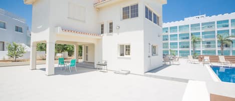Villa, 4 Bedrooms, Private Pool, Garden View | Front of property