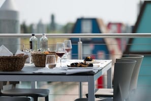 Ferienhaus, 2 Schlafzimmer, Balkon | Speisen im Freien