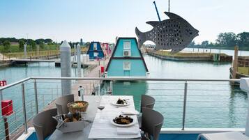 House, 2 Bedrooms, Balcony | Outdoor dining