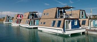 Tranquil Marina Azzurra Resort House Boat 2 Bedroom Sleeps 6