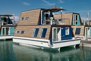 Exterior - Tranquil Marina Azzurra Resort House Boat 2 Bedroom Sleeps 6 A (Lignano Sabbiadoro)