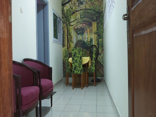 Apartment, 1 Bedroom, Terrace, Lake View | Dining room - Agreable Studio Meuble (Abidjan)