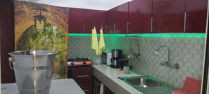 Apartment, 1 Bedroom, Terrace, Lake View | Private kitchen - Agreable Studio Meuble (Abidjan)