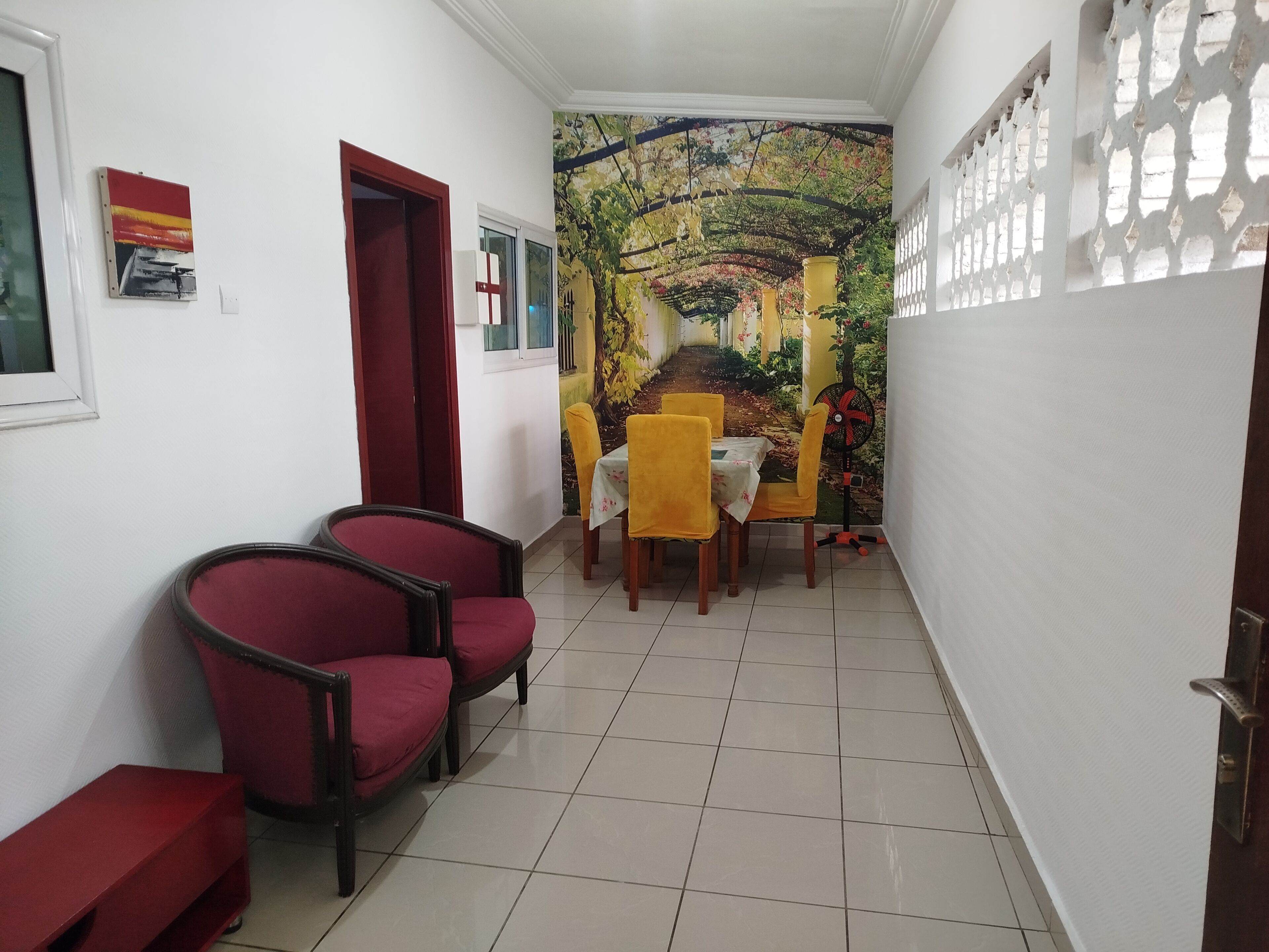 Apartment, 1 Bedroom, Terrace, Lake View | Living room | Books