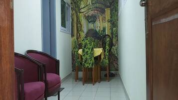 Apartment, 1 Bedroom, Terrace, Lake View | Dining room