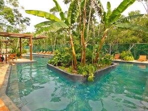 Appartamento, 2 camere da letto, balcone, vista città | Piscina | Piscina all'aperto