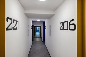 Estudio, 1 habitación, balcón, vista al jardín | Entrada de la propiedad