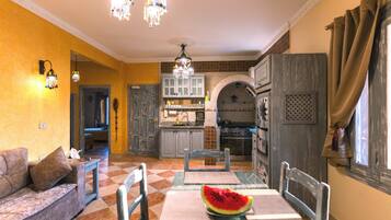 Bungalow, 1 phòng ngủ, phù hợp cho người khuyết tật, hút thuốc | Khu ăn uống