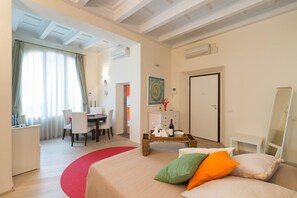 Appartement, four à micro-ondes