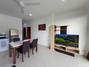 อพาร์ทเมนท์, 3 ห้องนอน, สระว่ายน้ำส่วนตัว, วิวภูเขา | บริเวณนั่งเล่น