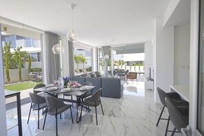 Villa, 3 Schlafzimmer, eigener Pool, Gartenblick | Wohnbereich