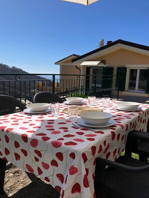 House, 2 Bedrooms, Smoking, Garden View | Garden