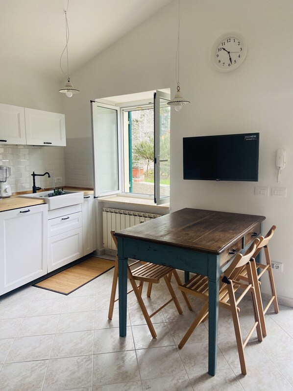 House, 2 Bedrooms, Smoking, Garden View | Interior
