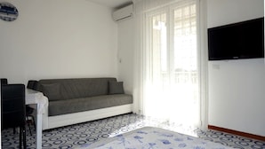 Apartment, Balkon | Wohnbereich