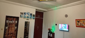 Apartment, 1 Bedroom, Balcony | Living room