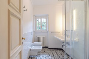Family Villa, Multiple Bedrooms (Villa Colle) | Bathroom