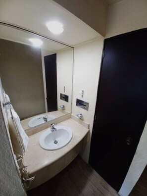 Room, 1 Bedroom, Accessible, Balcony | Bathroom - Room in Guest Room - Studio 502 Inside Cancun Resort (Cancun)