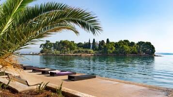 House, 3 Bedrooms, Patio, Garden View | Property grounds