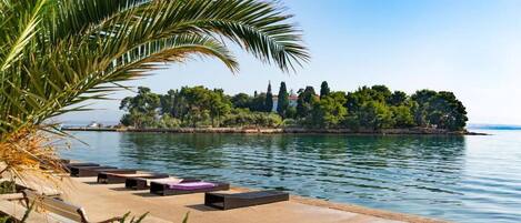 House, 3 Bedrooms, Patio, Garden View | Property grounds