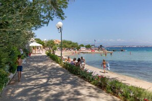 Beach - 3-bedroom Holiday House Giovanni (Preko)