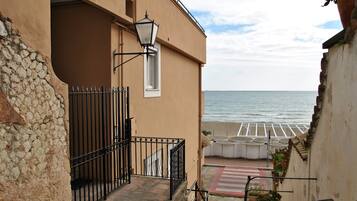 House, 2 Bedrooms, Smoking, Balcony | Beach