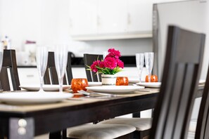 Villa, 4 Schlafzimmer, Raucher, eigener Pool | Speisen