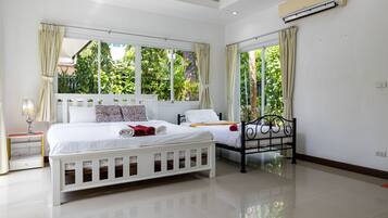 Villa, 4 hálószobával, dohányzó, privát medence | 4 hálószoba