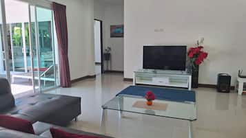 Villa, 4 Bedrooms, Private Pool | Living room