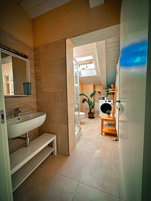 Shared Dormitory, 1 Bedroom, Smoking | Bathroom - Room in Apartment - The Sweet Attic of Lu in the Historic Center (Ravenna)