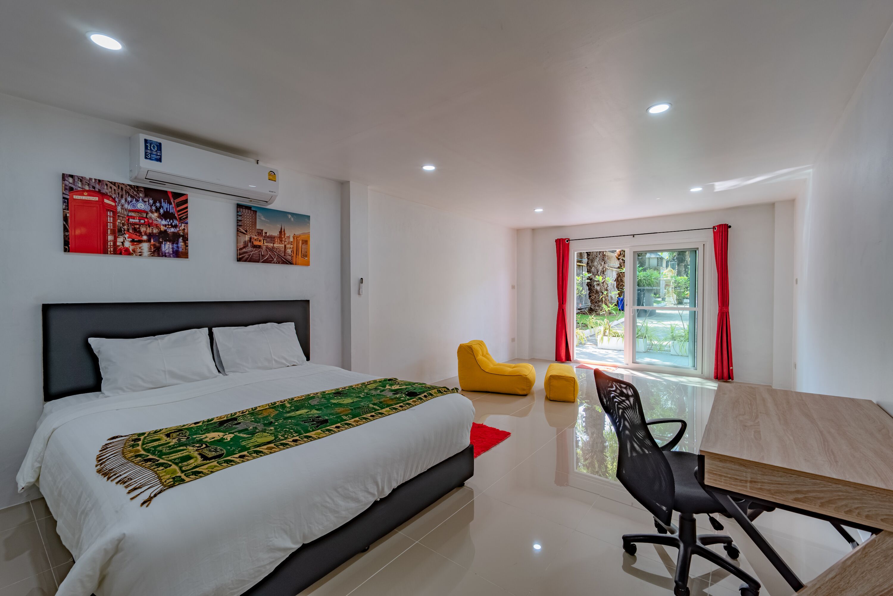 Photo - Luxurious 10-bedroom Villa With Private Pool in Chalong, Phuket