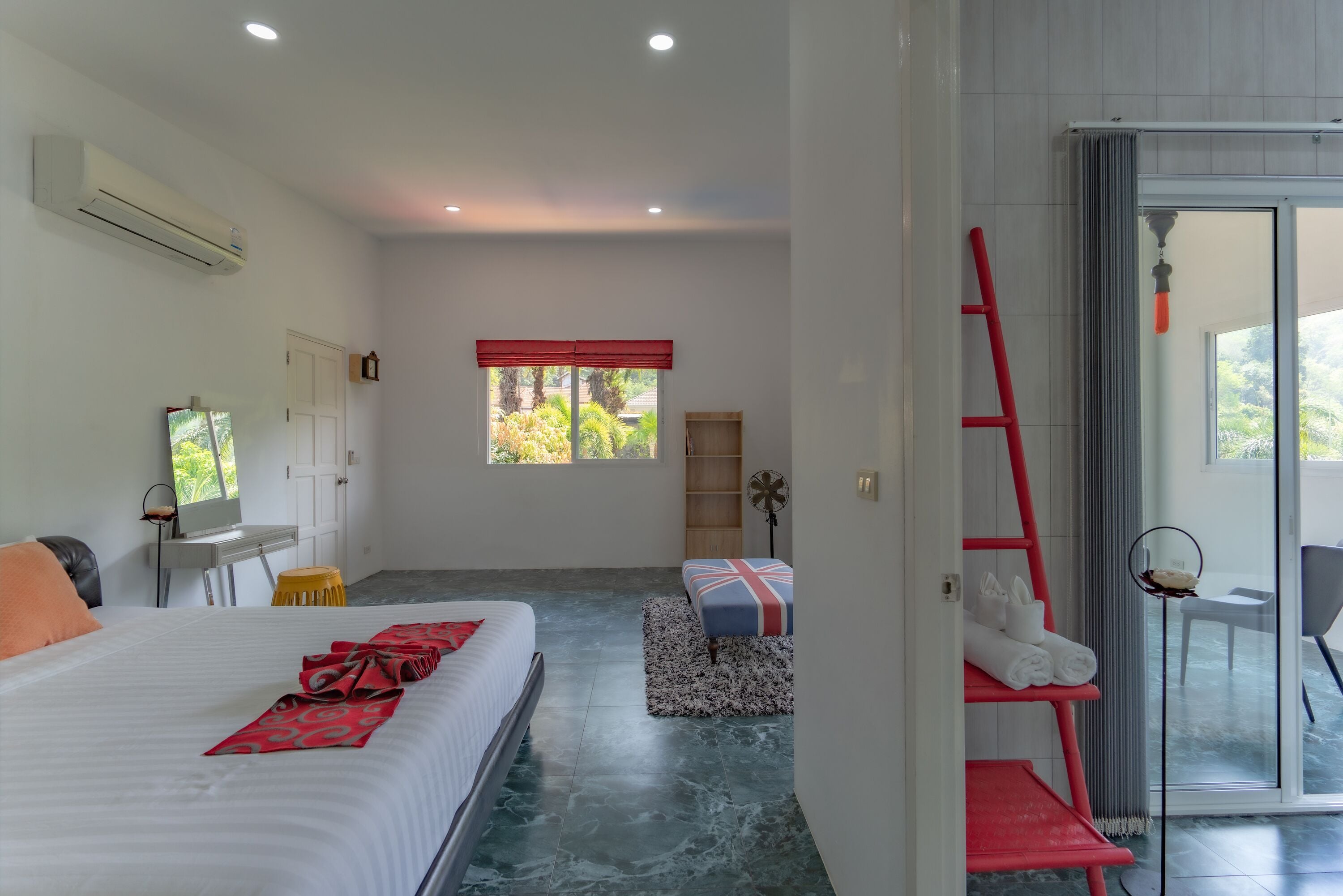 Photo - Luxurious 10-bedroom Villa With Private Pool in Chalong, Phuket