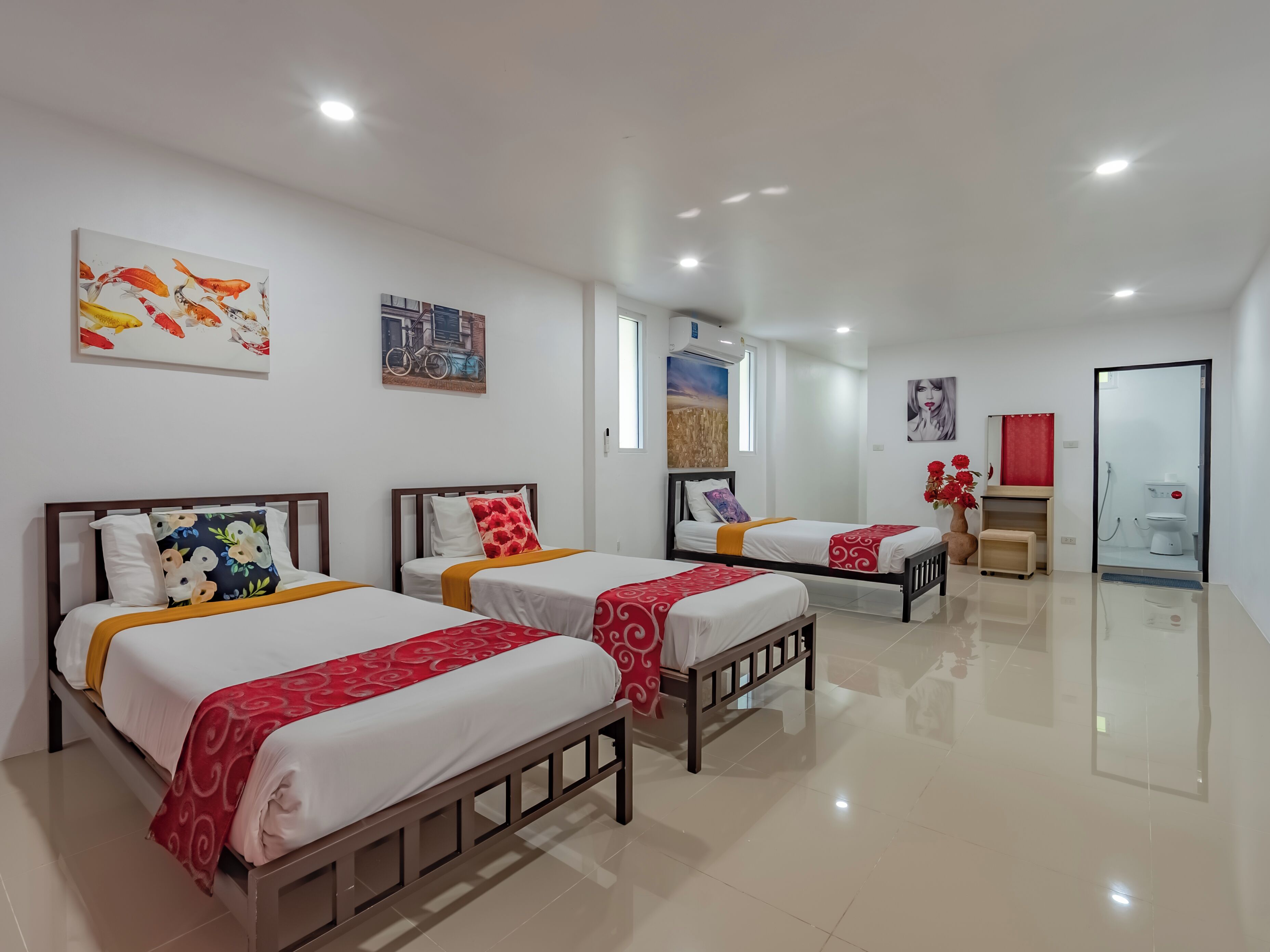 Photo - Luxurious 10-bedroom Villa With Private Pool in Chalong, Phuket