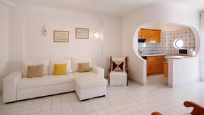 Living area - 1 Bedroom Apartment Alfredo, Praceta Vitorino Nemésio, Albufeira (Albufeira)