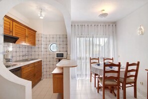 Private kitchen - 1 Bedroom Apartment Alfredo, Praceta Vitorino Nemésio, Albufeira (Albufeira)