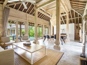 Villa, 3 Bedrooms, Terrace, Garden View | Living area