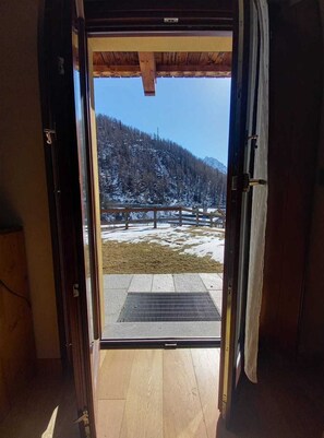 Apartment, 2 Bedrooms, Accessible, Mountain View | Interior
