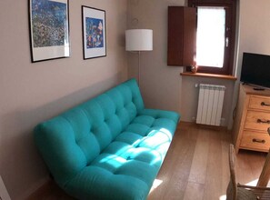 Apartment, 2 Bedrooms, Accessible, Mountain View | Living area