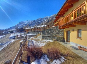 Apartment, 2 Bedrooms, Accessible, Mountain View | Property grounds