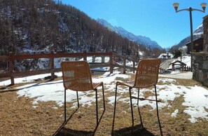 Apartment, 2 Bedrooms, Accessible, Mountain View | Property grounds