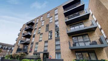 Apartment, 2 Bedrooms, Balcony | Property entrance