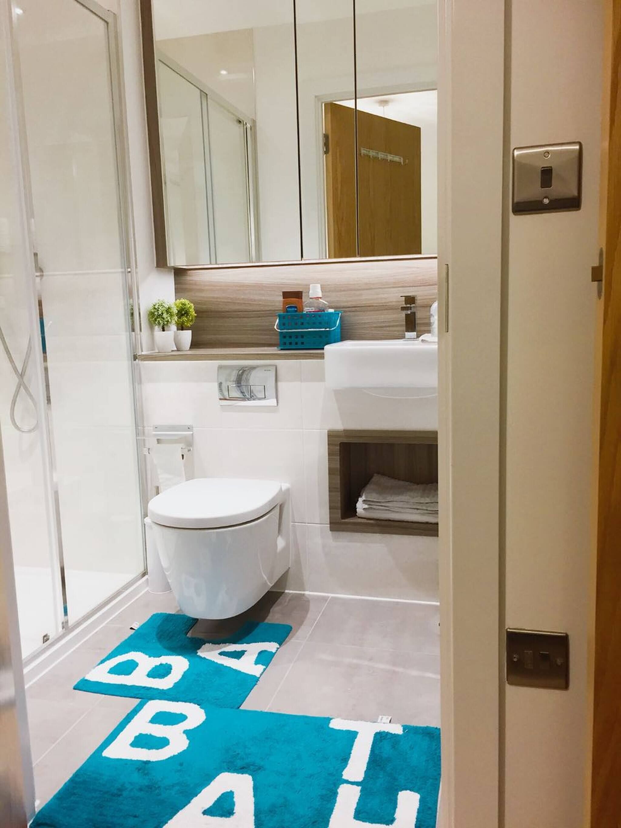 Apartment, 2 Bedrooms, Balcony | Bathroom | Free toiletries, towels