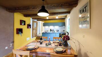 Apartment, 1 Bedroom, Balcony, City View | Bahagian dalam