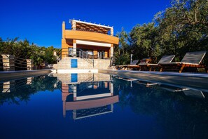 Departamento, 2 habitaciones, para fumadores, alberca privada | Alberca | Alberca al aire libre