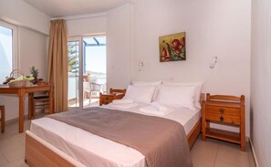 1 bedroom - Room in Guest Room - Girogiali Beach Hotel (Chania)