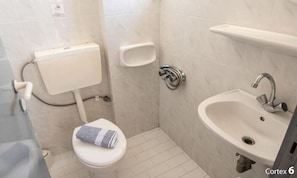 Camera, 1 camera da letto, fumatori, balcone | Bagno | Asciugamani