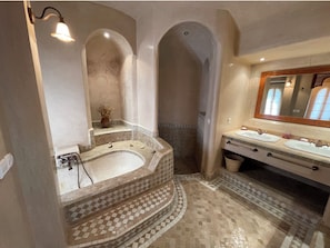 Villa, 6 Bedrooms, Smoking, Private Pool | Bathroom