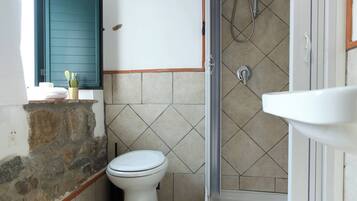 Apartment, 1 Bedroom, Balcony, City View | Bathroom