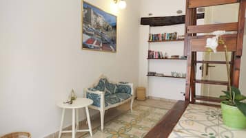 Apartment, 1 Bedroom, Balcony, City View | Living area